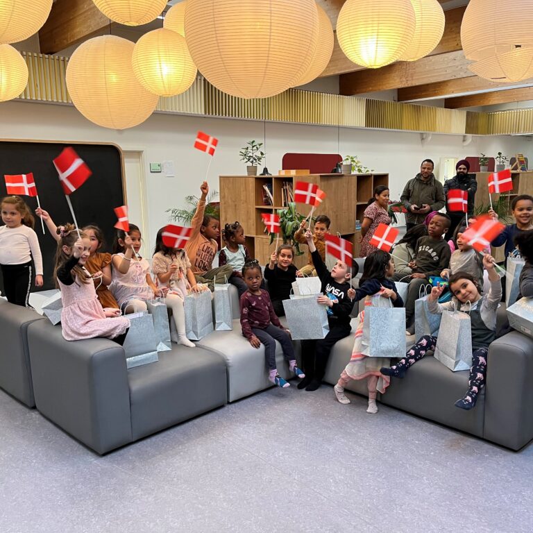 Børn fejrer Alfa & Omega afslutning